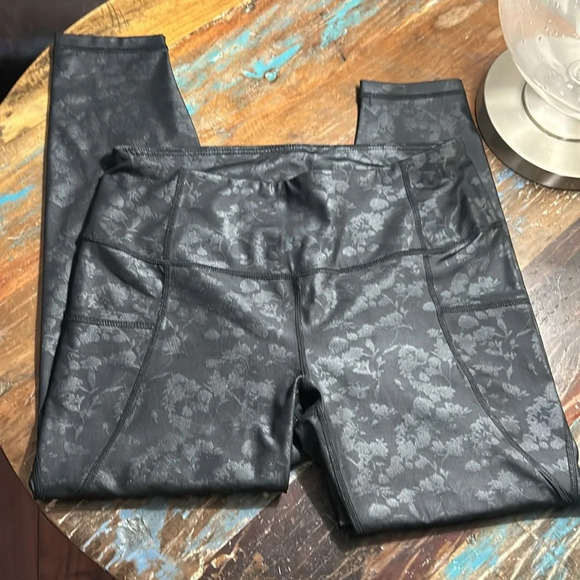 Yogalicious Black Floral Lux High Waist Elastic Free Side Pocket Ankle Leggings - Picture 6 of 8